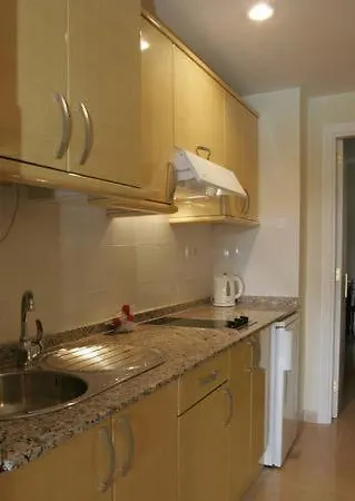 Mit Terrasse Und Gemeinschaftspool Appartement